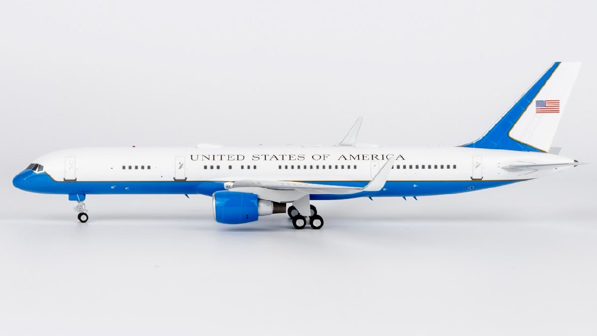 1:200 NG Models US Air Force C - 32A 19 - 0018 - Final Approach Collectibles