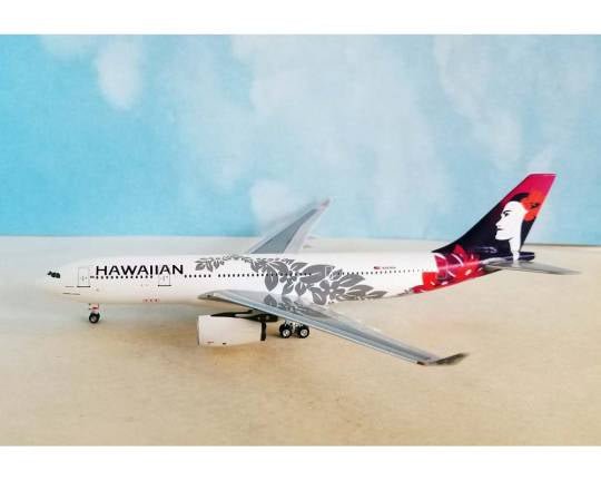 1:400 AeroClassics Alaska Airlines / Hawaiian Split Livery Airbus A330 - 200 N395HA - Final Approach Collectibles