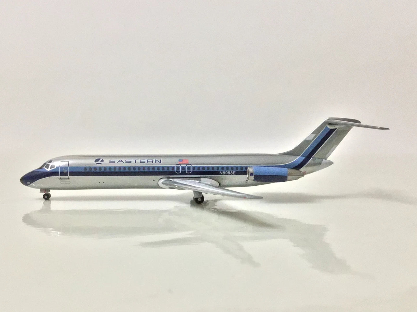 1:400 AeroClassics Eastern Air Lines Douglas DC-9-30 N8988E - Final Approach Collectibles