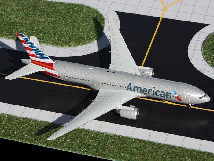 1:400 Gemini Jets American Airlines Boeing 777-200ER N775AN - Final Approach Collectibles