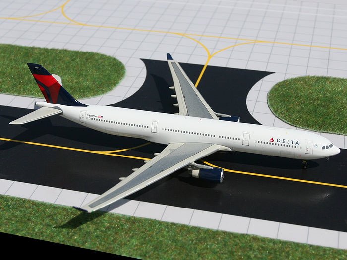 1:400 Gemini Jets Delta Air Lines Airbus A330 - 300 N801NW - Final Approach Collectibles