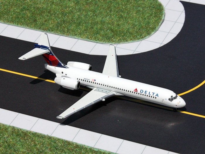 1:400 Gemini Jets Delta Air Lines Boeing 717 N935AT - Final Approach Collectibles