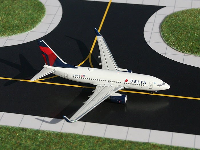 1:400 Gemini Jets Delta Air Lines Boeing 737-700 N301DQ - Final Approach Collectibles