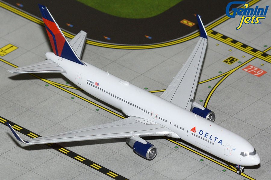 1:400 Gemini Jets Delta Air Lines Boeing 767 - 300ER(W) N199DN - Final Approach Collectibles