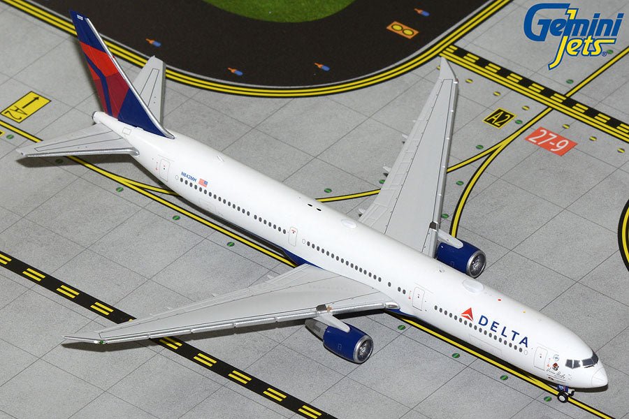 1:400 Gemini Jets Delta Air Lines Boeing 767 - 400ER N842MH - Final Approach Collectibles