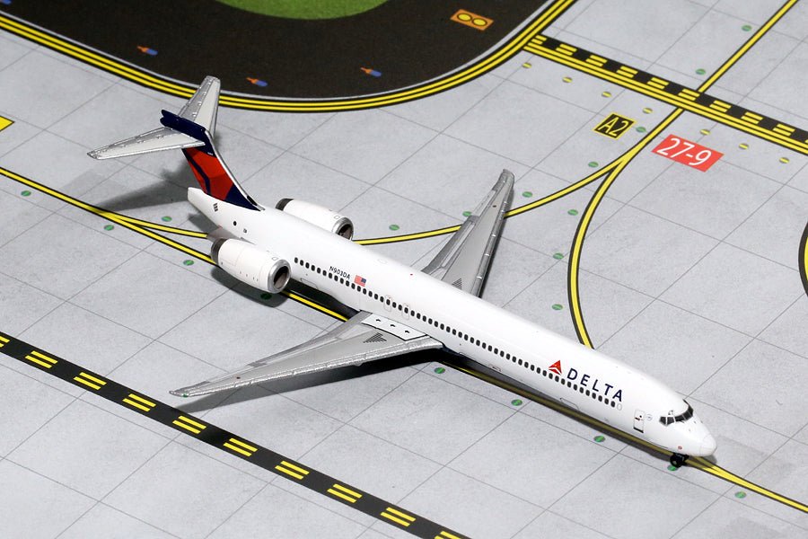 1:400 Gemini Jets Delta Airlines McDonnell - Douglas MD - 90 N903DA - Final Approach Collectibles