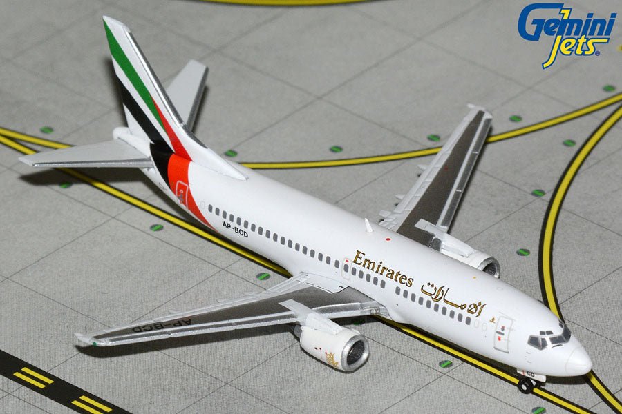 1:400 Gemini Jets Emirates Boeing 737 - 300 AP - BCD - Final Approach Collectibles