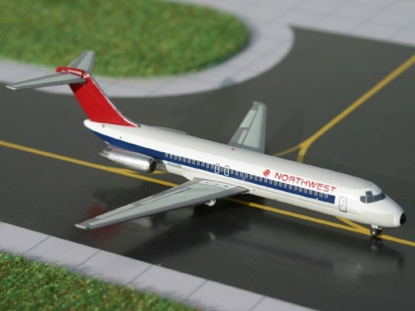 1:400 Gemini jets Northwest Airlines Douglas DC - 9 - 30 N959N - Final Approach Collectibles