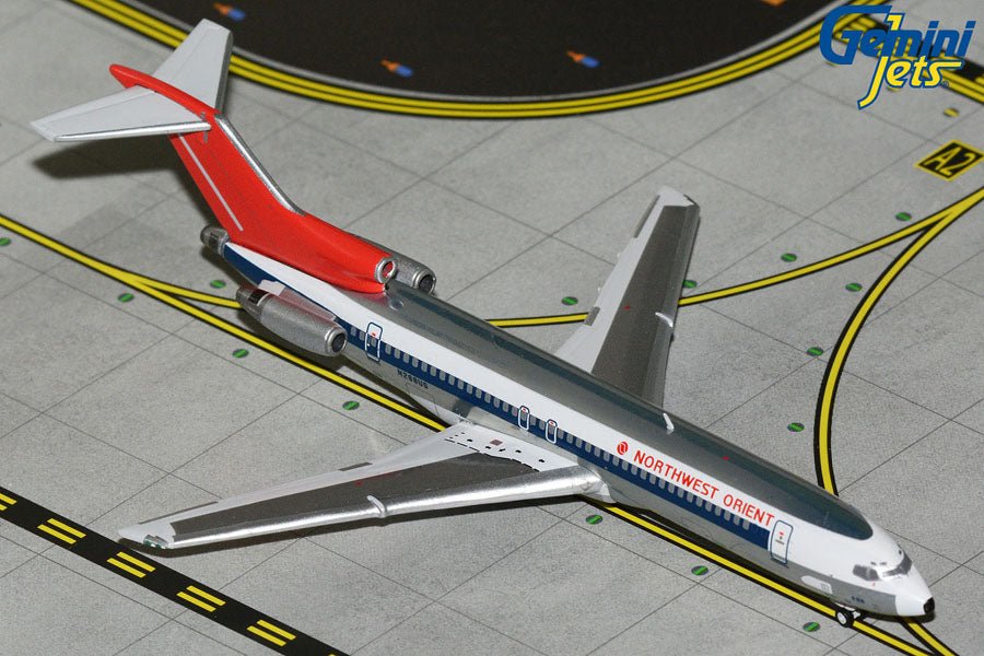 1:400 Gemini Jets Northwest Orient Boeing 727 - 200/Adv. N298US - Final Approach Collectibles