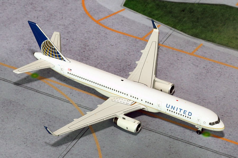 1:400 Gemini Jets United Airlines Boeing 757 - 200 N17128 - Final Approach Collectibles