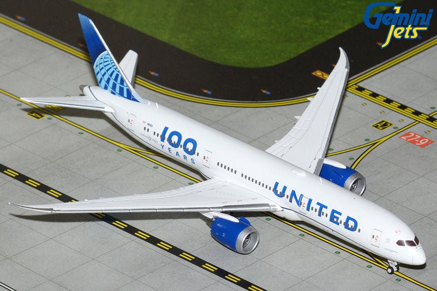 1:400 Gemini Jets United Airlines Boeing 787 - 9 N61101 100 Years Livery - Final Approach Collectibles