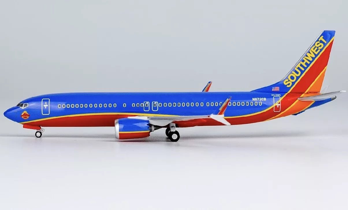 1:400 NG Lite Southwest Airlines Boeing 737 MAX 8 N872CB Canyon Blue Livery - Final Approach Collectibles