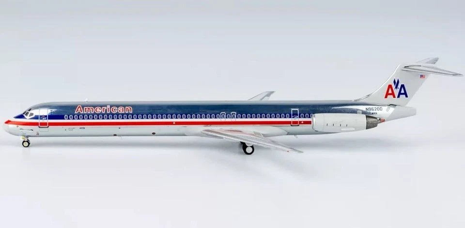 1:400 NG Models American Airlines McDonnell Douglas MD - 83 N9620D - Final Approach Collectibles