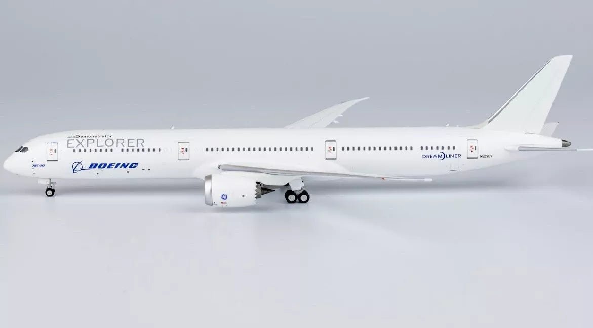 1:400 NG Models Boeing Company Boeing 787 - 10 Dreamliner N8290V ecoDemonstrator - Final Approach Collectibles