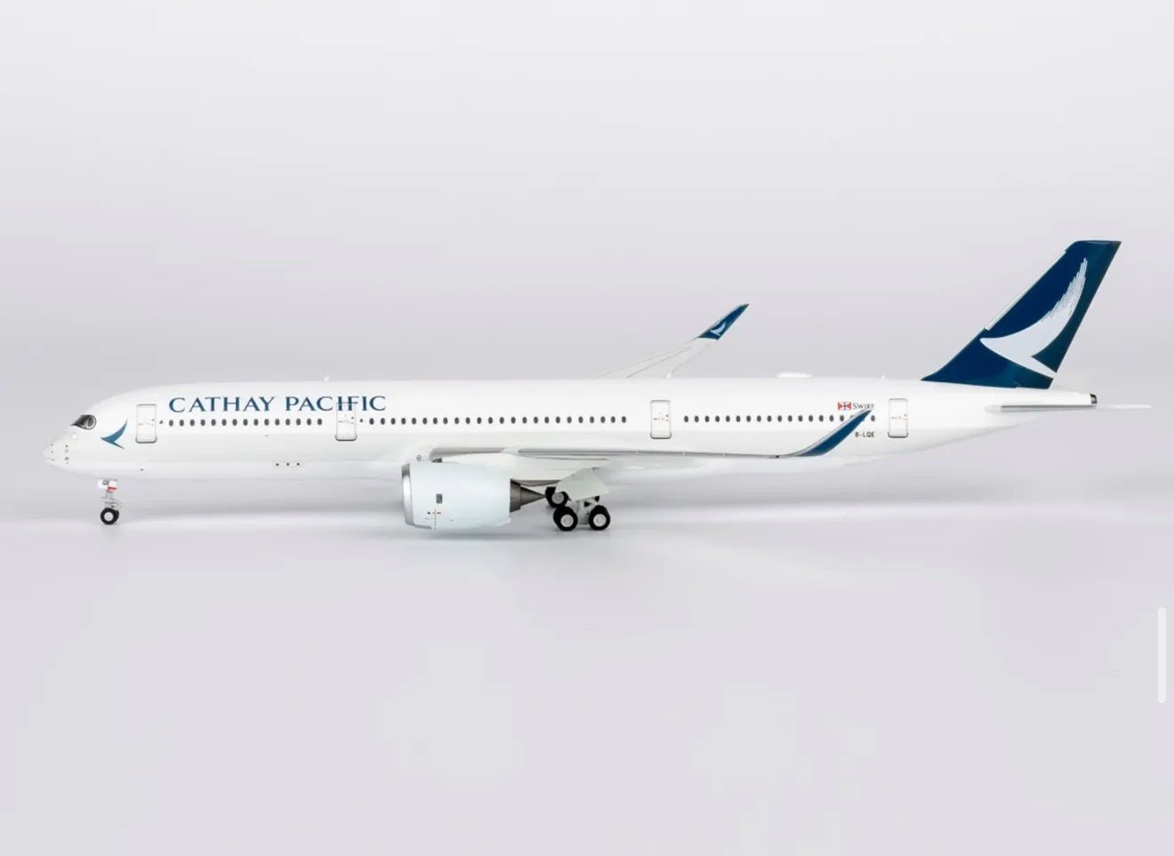 1:400 NG Models Cathay Pacific Airbus A350 - 900 B - LQE - Final Approach Collectibles