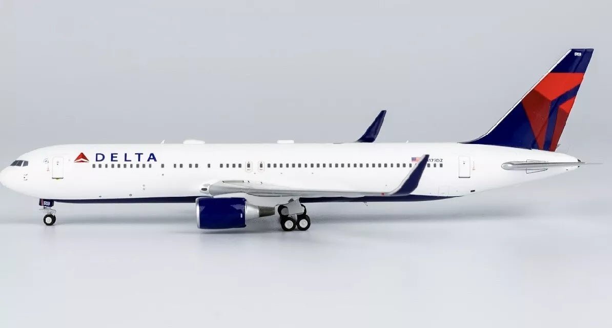 1:400 NG Models Delta Air Lines Boeing 767 - 300ER N173DZ - Final Approach Collectibles