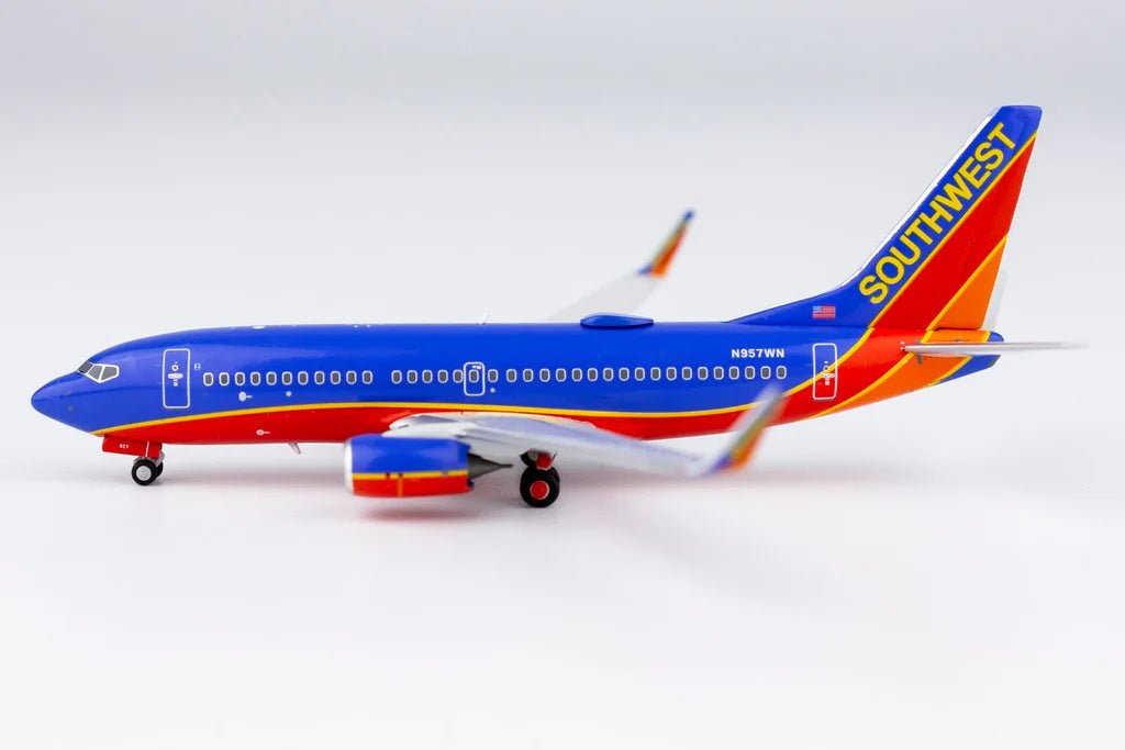 1:400 NG Models Southwest Airlines Boeing 737 - 700 N957WN Canyon Blue - Final Approach Collectibles
