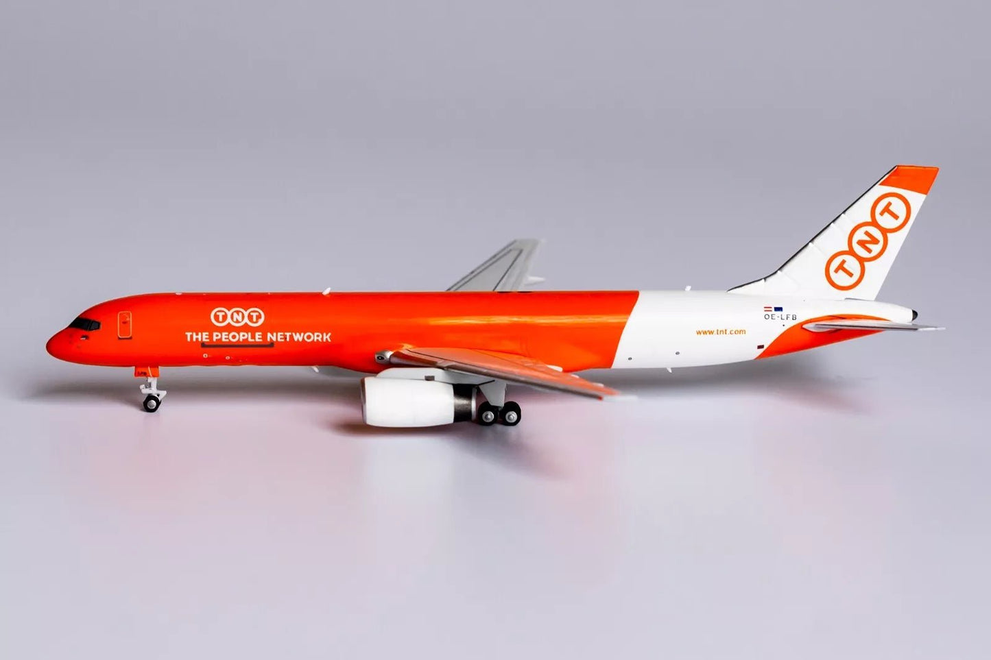 1:400 NG Models TNT Airlines Boeing 757 - 200 OE - LFB - Final Approach Collectibles