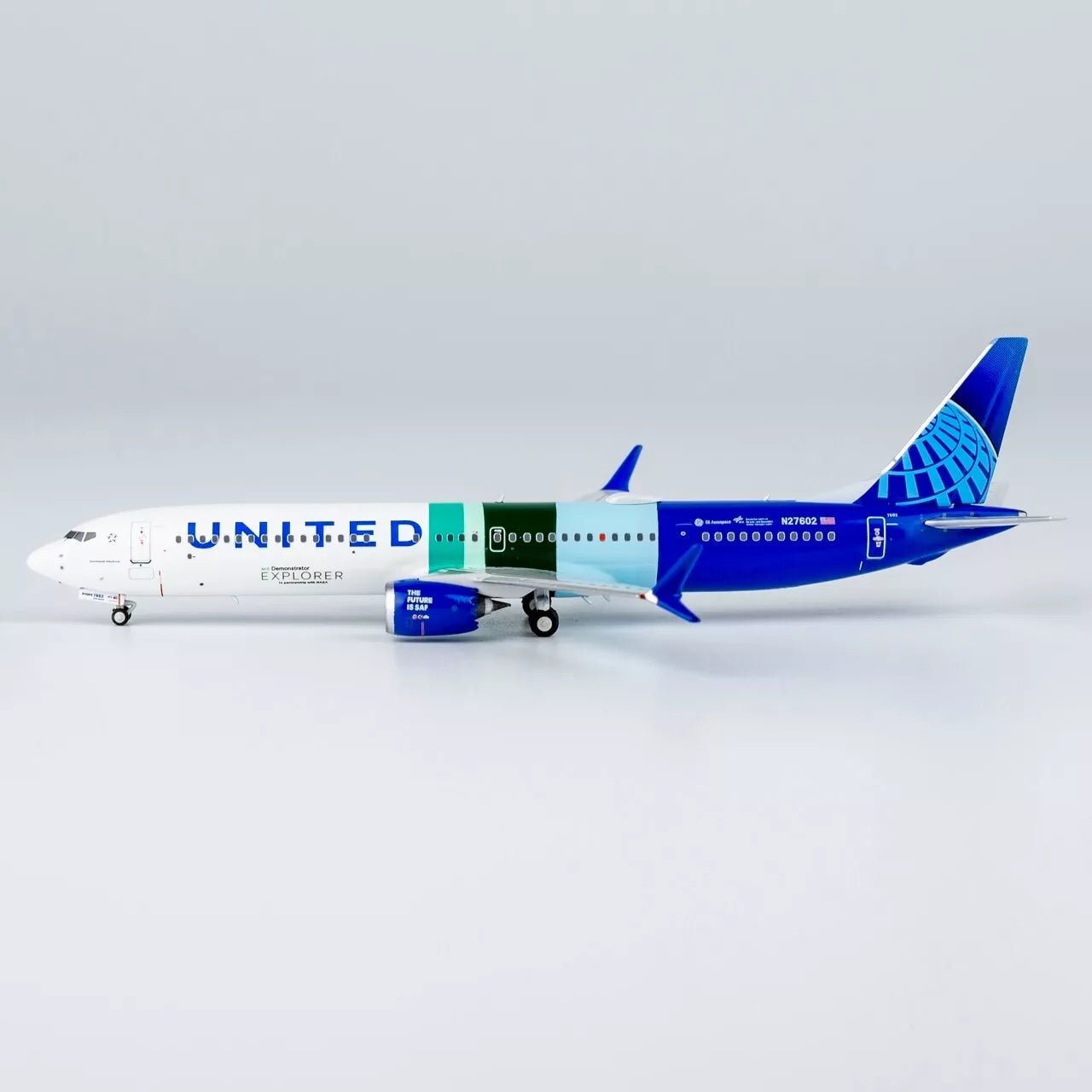 1:400 NG Models United Airlines Boeing 737 - MAX 10 N27602 Explorer Title - Final Approach Collectibles