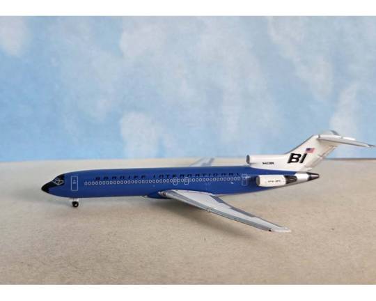 1:400 AeroClassics Braniff Boeing 727-200 N403BN