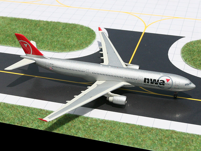 1:400 Gemini Jets Northwest Airlines Airbus A330-300 N812NW
