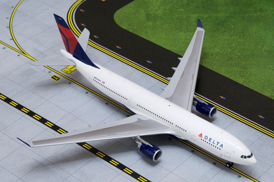 1:200 Gemini Jets Delta Air Lines Airbus A330-200 N860NW - Final Approach Collectibles