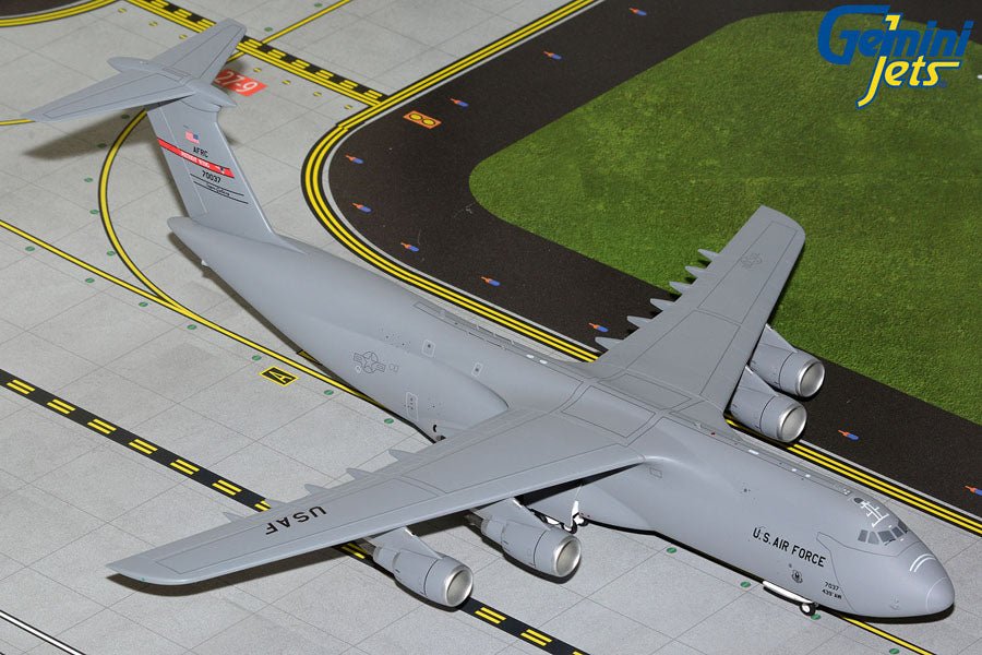 1:200 Gemini Jets Lockheed C-5M Super Galaxy Westover AFB - Final Approach Collectibles