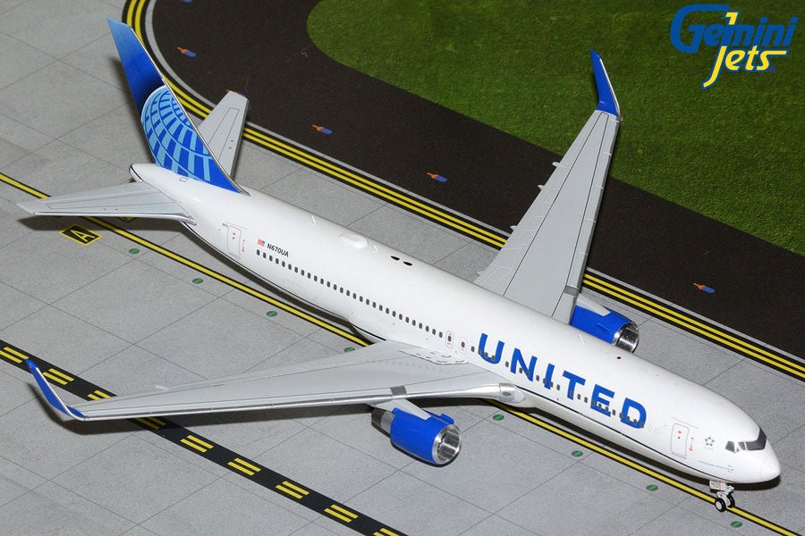 1:200 Gemini Jets United Airlines Boeing 767 - 300ER(W) N670UA - Final Approach Collectibles