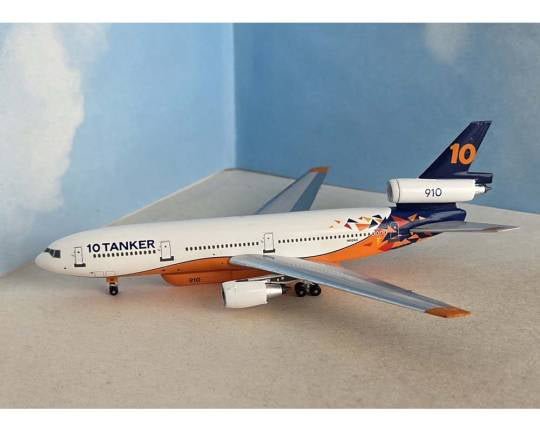 1:400 AeroClassics 10 Tanker Douglas DC-10-10 N612AX - Final Approach Collectibles