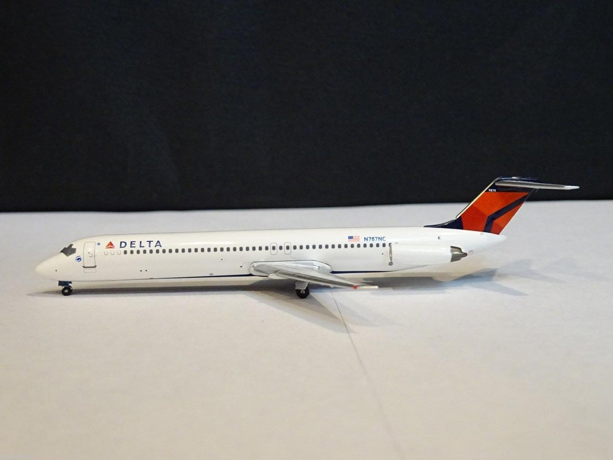 1:400 AeroClassics Delta Air Lines Douglas DC-9-51 N787NC - Final Approach Collectibles