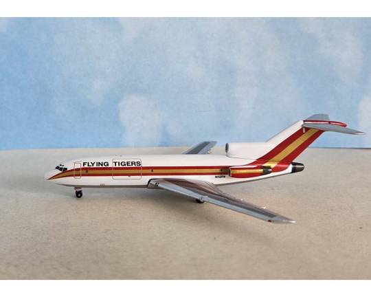 1:400 AeroClassics Flying Tigers Boeing 727-100 N152FN - Final Approach Collectibles