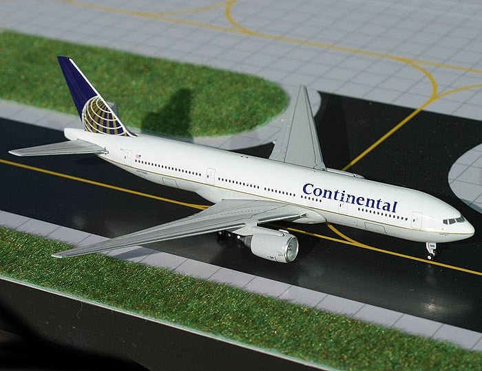 1:400 Gemini Jets Continental Airlines Boeing 777-200ER N27015 - Final Approach Collectibles