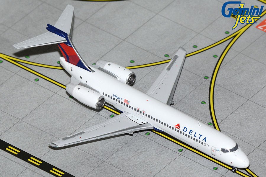 1:400 Gemini Jets Delta Air Lines Boeing 717 N998AT - Final Approach Collectibles