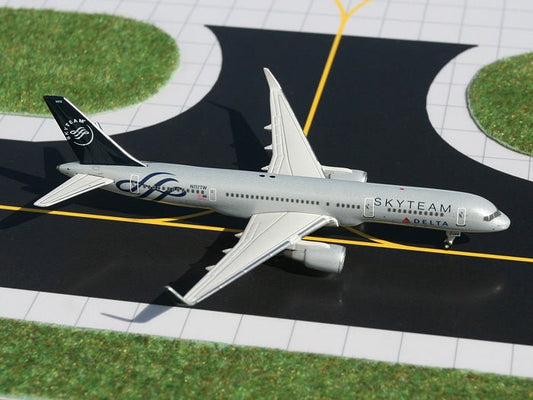 1:400 Gemini Jets Delta Air Lines Boeing 757 - 200 N717TW Skyteam Livery - Final Approach Collectibles