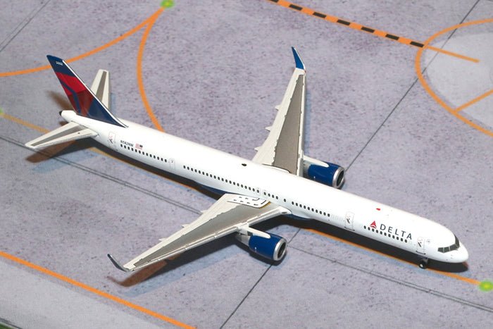 1:400 Gemini Jets Delta Air Lines Boeing 757 - 300 N582NW - Final Approach Collectibles
