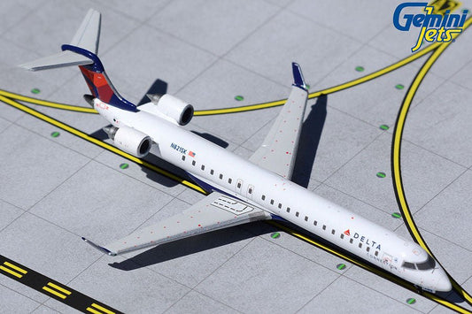1:400 Gemini Jets Delta Connection CRJ - 900 N821SK - Final Approach Collectibles