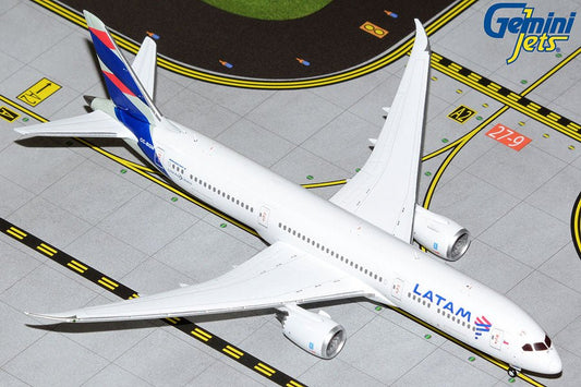 1:400 Gemini Jets Latam Boeing 787 - 9 CC - BGM - Final Approach Collectibles