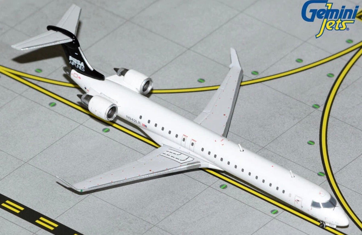 1:400 Gemini Jets Mesa Airlines Bombardier CRJ-900 N942LR - Final Approach Collectibles