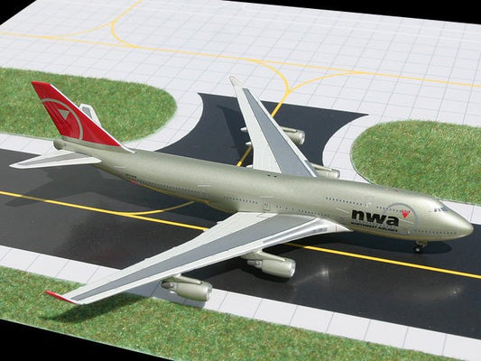 1:400 Gemini Jets Northwest Airlines Boeing 747 - 400 N676NW - Final Approach Collectibles