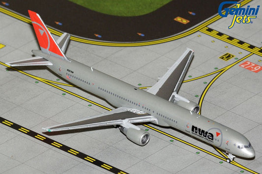 1:400 Gemini Jets Northwest Airlines Boeing 757 - 300 N587NW - Final Approach Collectibles