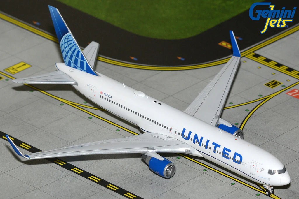 1:400 Gemini Jets United Airlines Boeing 767 - 300ER N670UA - Final Approach Collectibles