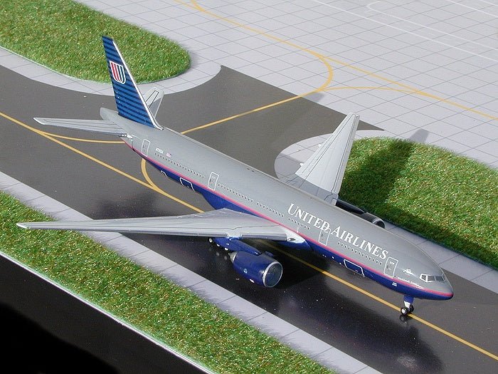 1:400 Gemini Jets United Airlines Boeing 777-200 N799UA - Final Approach Collectibles