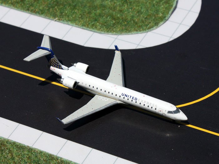 1:400 Gemini Jets United Express Bombardier CRJ - 700 N701SK - Final Approach Collectibles