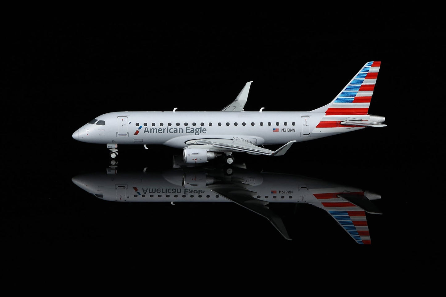 1:400 Legacy Jets American Eagle Embraer 175 N213NN - Final Approach Collectibles