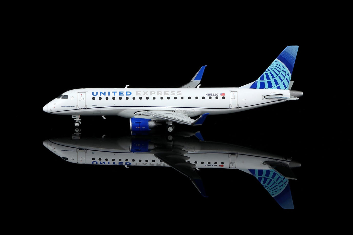 1:400 Legacy Jets United Express Embraer 175 N85320 - Final Approach Collectibles