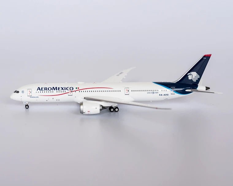 1:400 NG Models Aeromexico Boeing 787-9 XA-ADG - Final Approach Collectibles