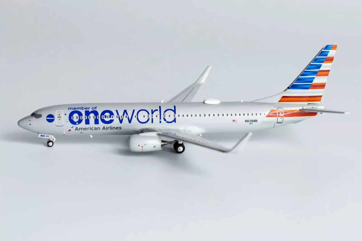 1:400 NG Models American Airlines Boeing 737 - 800 N838NN One World Livery - Final Approach Collectibles