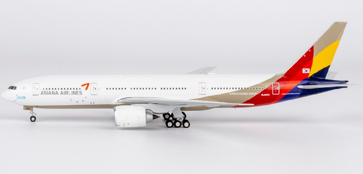 1:400 NG Models Asiana Airlines Boeing 777 - 200 HL8254 - Final Approach Collectibles