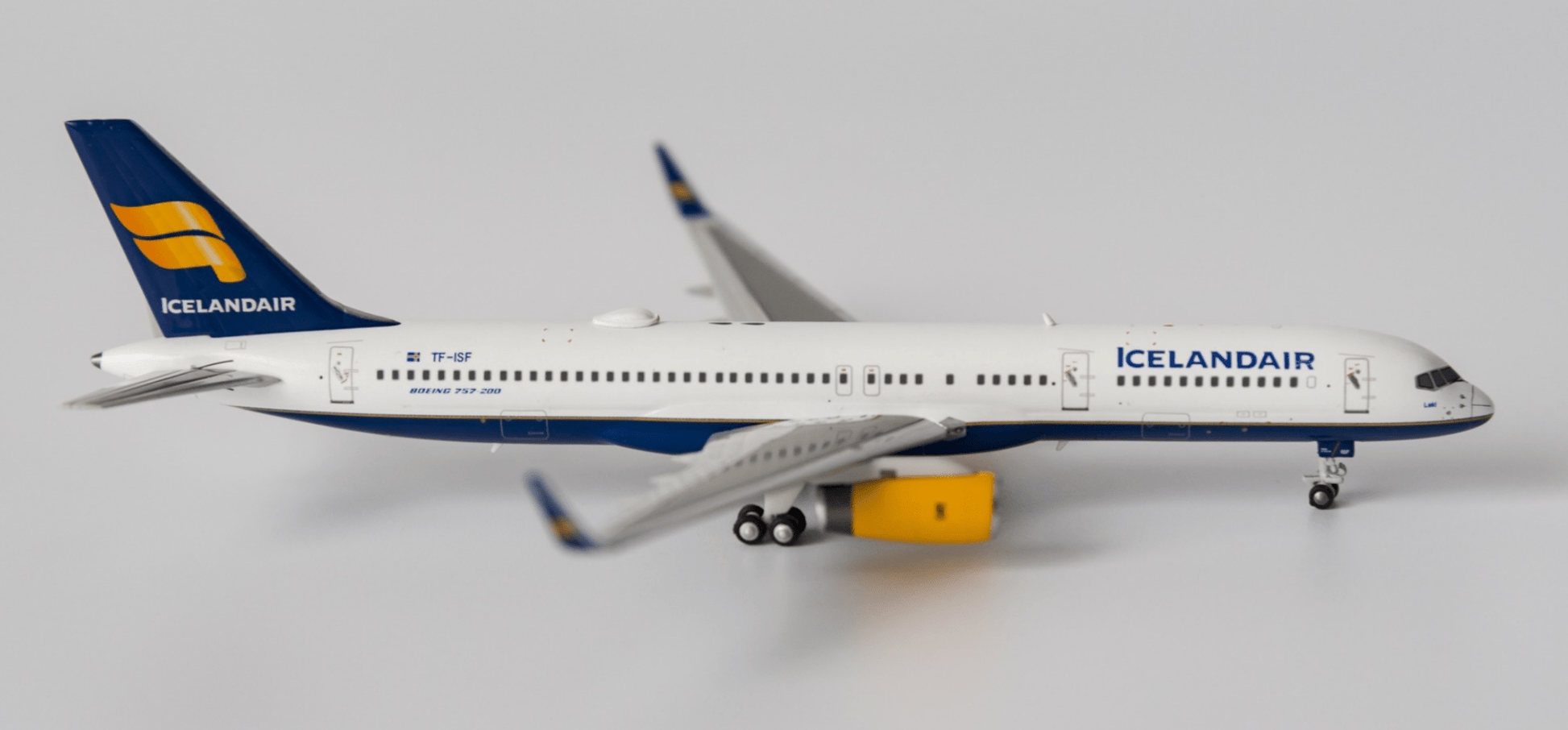 1:400 NG Models IcelandAir Boeing 757 - 200 TF - ISF - Final Approach Collectibles