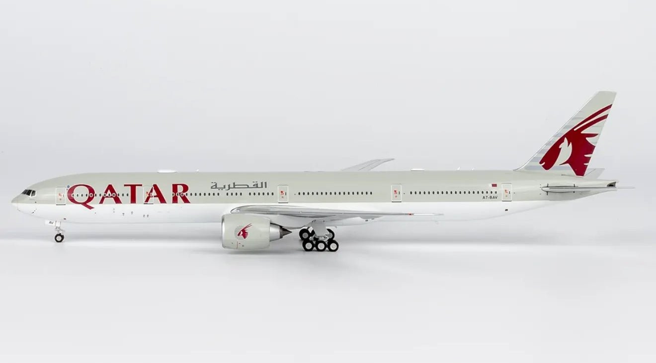 1:400 NG Models Qatar Airways Boeing 777 - 300ER A7 - BAV - Final Approach Collectibles